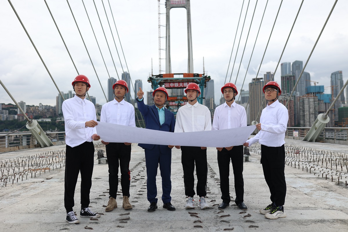 說明: https://news.cqjtu.edu.cn/__local/3/C5/1C/5B417CF735A07BA10A17D110CEF_872EEC2A_57D47.jpg